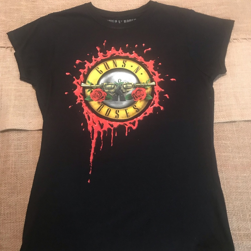 Official guns and roses tee , 2018 European tour.